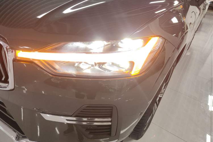 Used Volvo XC60 New Energy 2022 T8 Plug-in Hybrid All-Wheel Drive Smart Luxury Edition Left Front Headlight