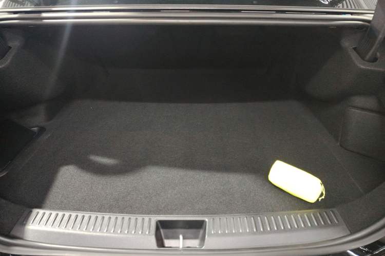 Used Mercedes-Benz E-Class New Energy 2024 E 350 e L Plug-in Hybrid Sedan