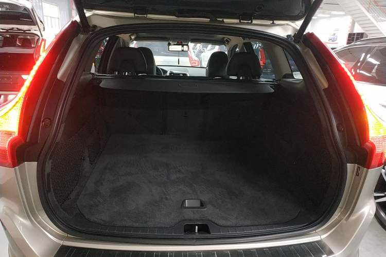 Used Volvo XC60 2017 T5 AWD Smart Upgrade Edition
