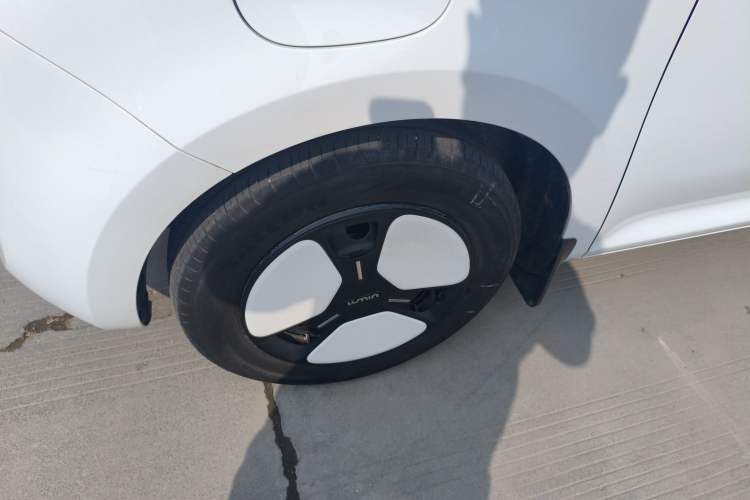 Used CHANGAN NEVO Lumin 2022 155 km – Refreshingly Sweet Edition Left Front Wheel Hub