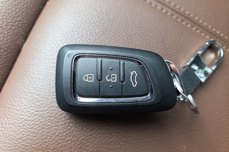 Used Dongfeng Aeolus AX7 2018 Classic 1.6T Automatic Luxury Model Vehicle Key