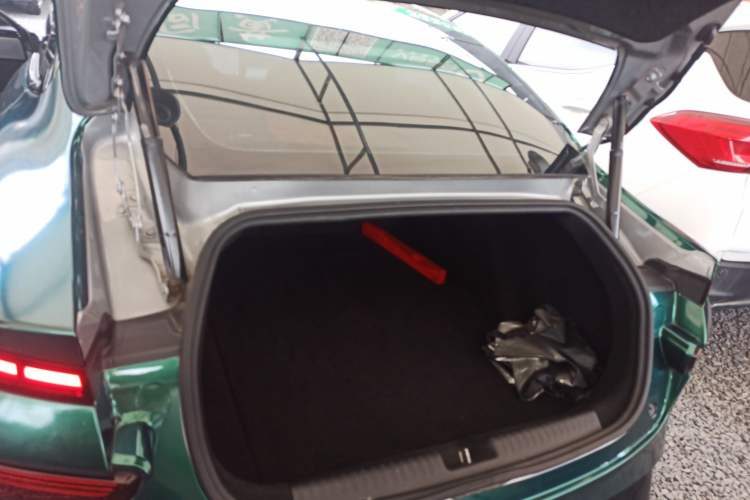 Used XPeng P7 2022 670N+ Trunk