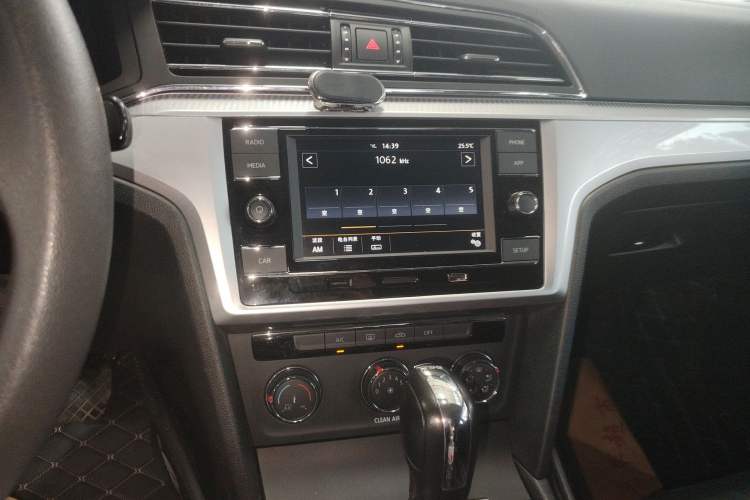 Used Volkswagen Lamando 2021 230TSI DSG Fashion Edition Audio And AC Panel