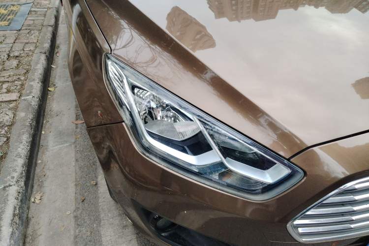 Used Ford Escort 2017 1.5L Automatic Comfort Model Right Front Headlight