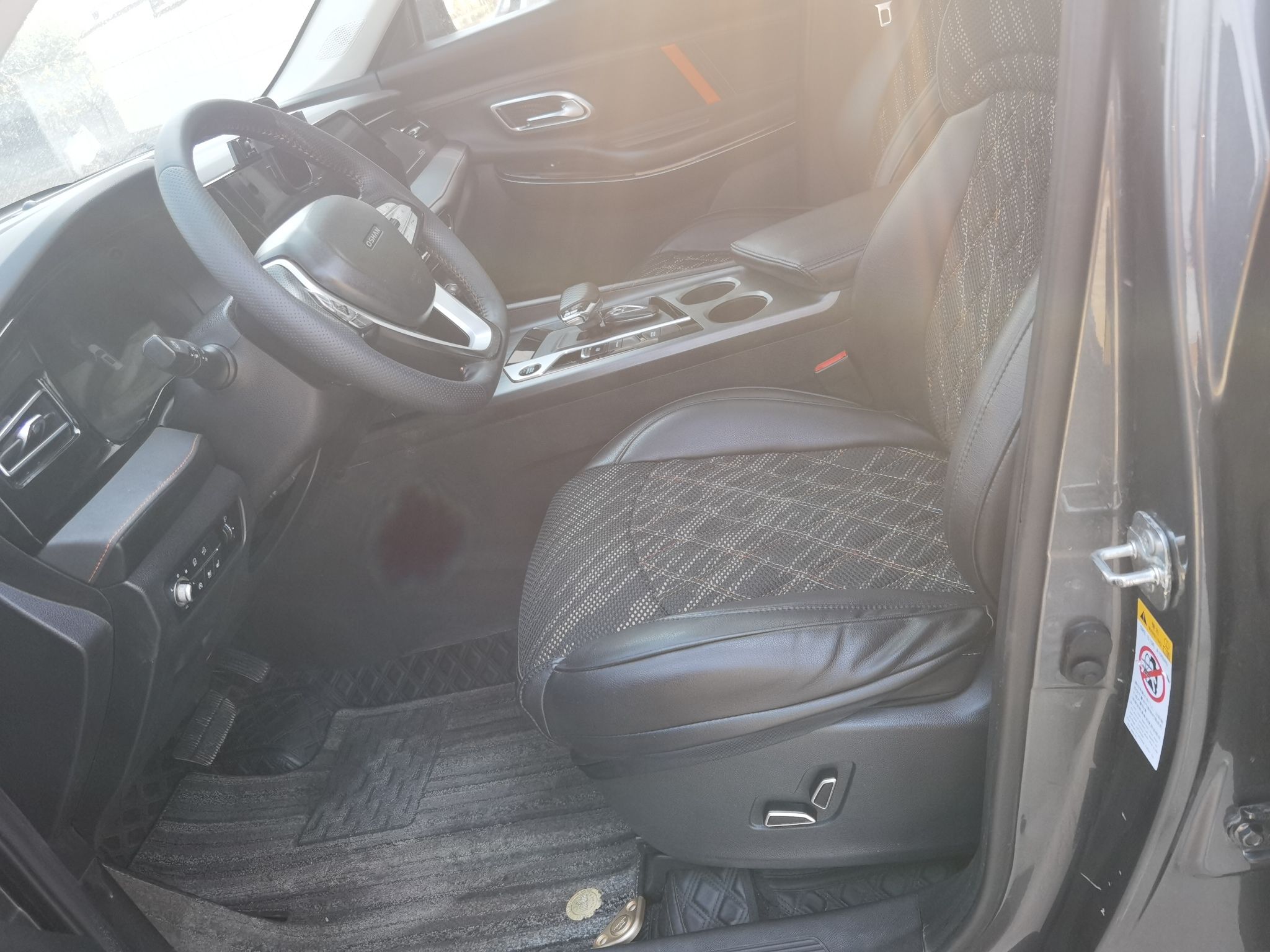 المقاعد الأمامية داخل السيارة