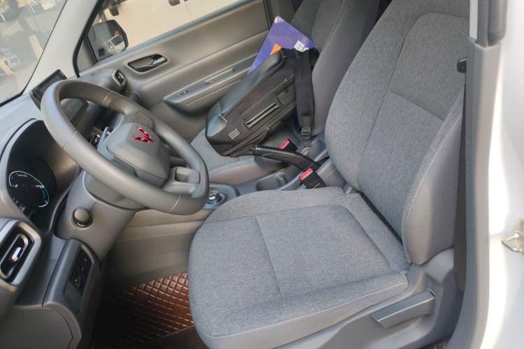 Used Wuling Hongguang New Energy 2024 All-Electric Model 300KM Standard Version Left Front Seat