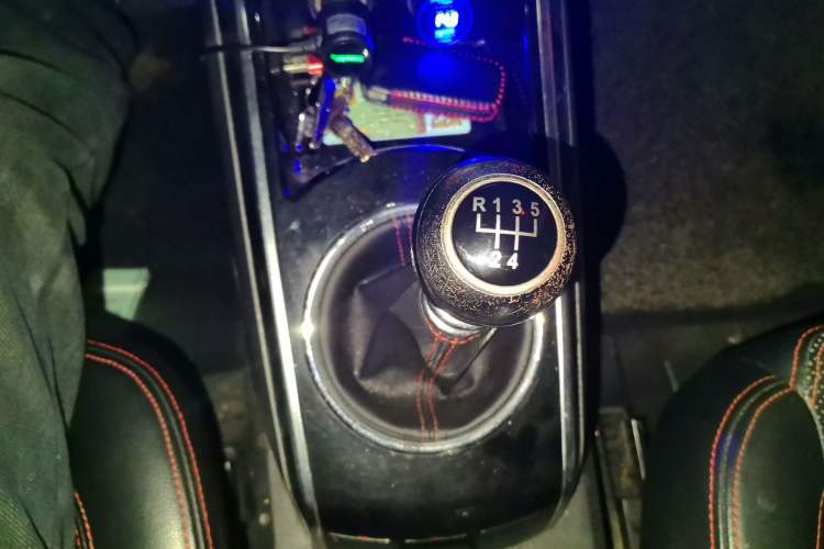 Used Zotye Domy X5 2015 1.5T Manual Luxury Model China V Standard Gear Lever