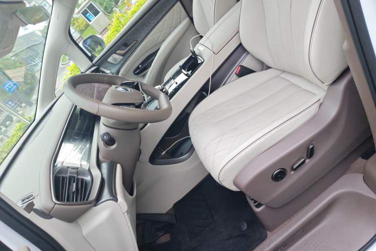 Used Denza D9 2022 DM-i 1040 Prestige Model