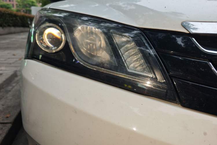 Used Geely Auto Emgrand 2014 Sedan 1.3T CVT Prestige Model Right Front Headlight