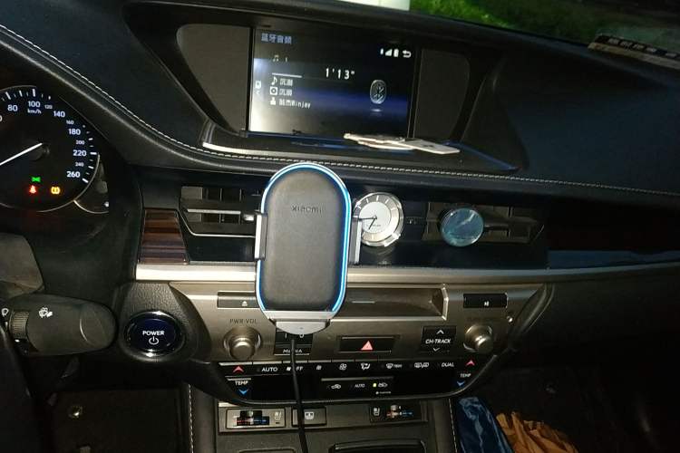 Used Lexus ES 2015 300h Luxury Edition Audio And AC Panel