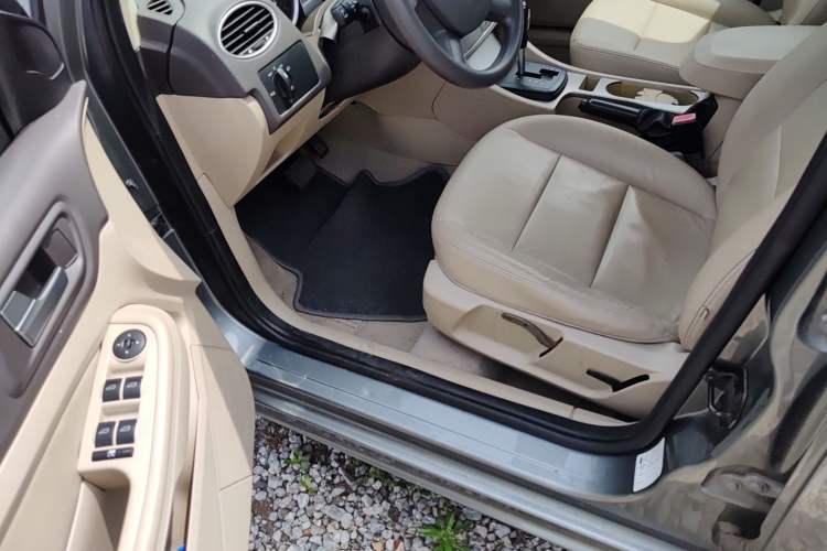 Used Ford Focus 2011 Hatchback 1.8L Automatic Fashion Edition
