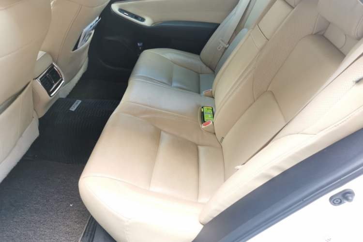 Used Toyota Crown 2015 2.0T Fashion Edition
