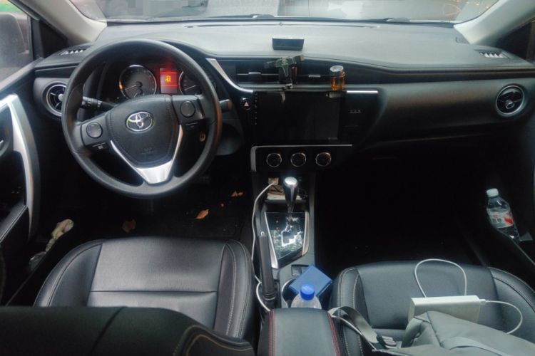 Used Toyota Corolla 2017 Revised Version 1.2T S-CVT GL-i Center Console