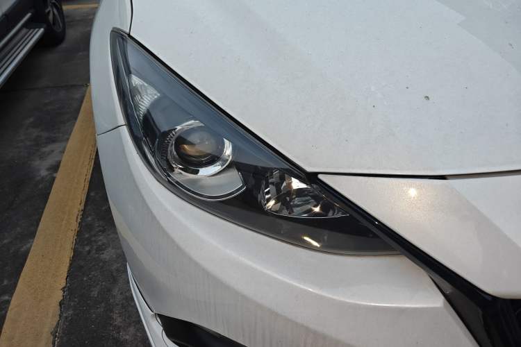 Used Mazda 3 Axela 2016 Sedan 1.5L Automatic Comfort Model
