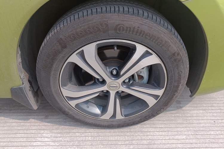 Used Nissan Tiida 2016 1.6L CVT Smart Drive Edition Right Front Wheel Hub