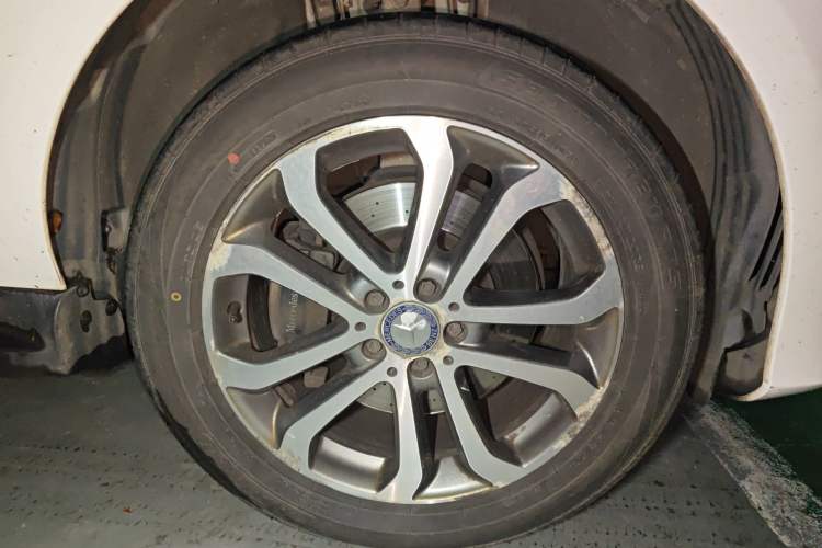 Used Mercedes-Benz GLE 2015 GLE 320 4MATIC Right Front Wheel Hub
