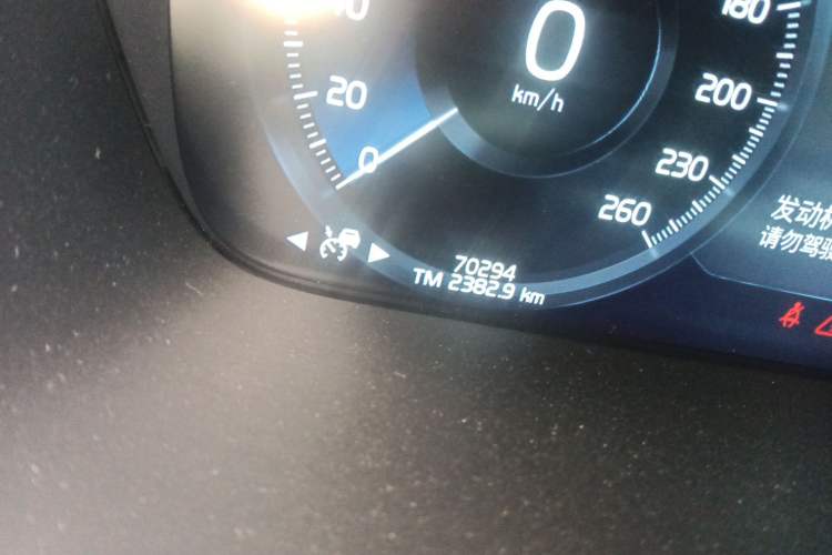 Used Volvo S90 New Energy 2021 T8 eDrive Hybrid Zhiyi Luxury Edition Odometer Close Up