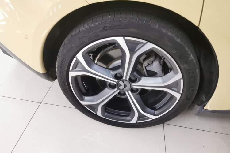 Used Nio ET5 2022 100 kWh Right Rear Wheel Hub