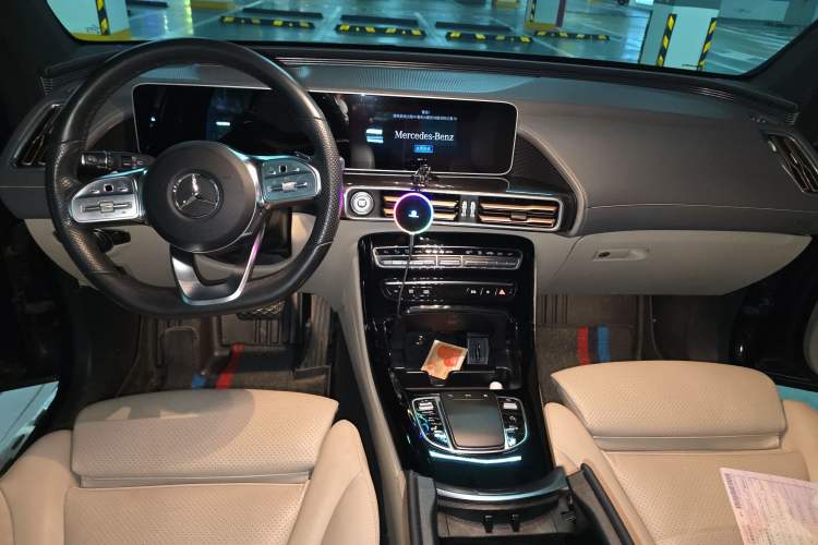 Used Mercedes-Benz EQC 2020 EQC 400 4MATIC Center Console
