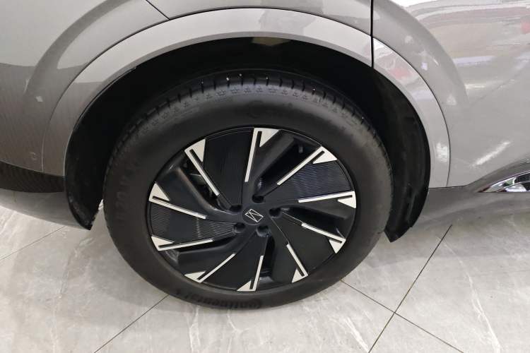 Used Avatr 07 2024 Pro+ Range-Extended Edition Right Rear Wheel Hub