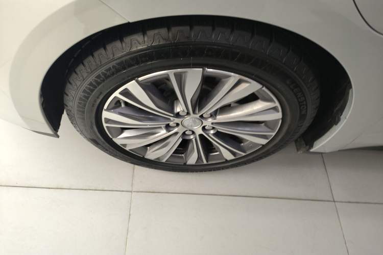 Used Hongqi E-QM5 2022 431 km Charge & Enjoy Edition
