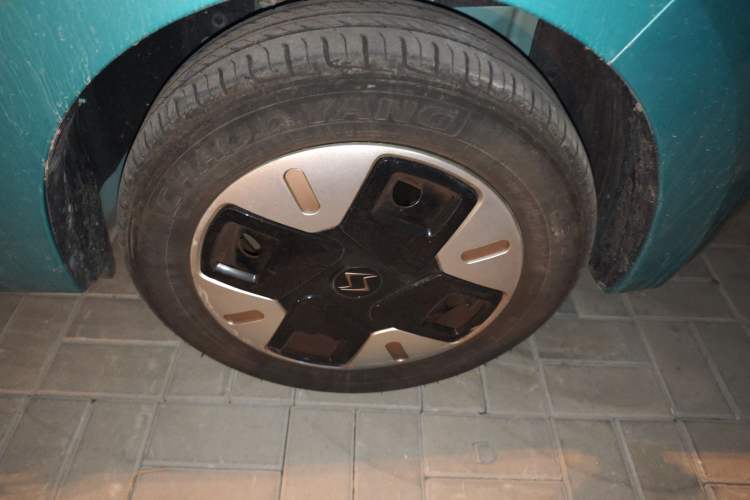 Used SOL E10X 2022 Flower Fairy Design Four-Leaf Clover Right Front Wheel Hub