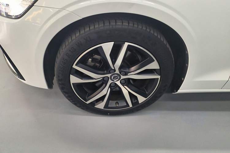 Used Volvo V60 2020 T5 Zhiyuan Sport Edition
