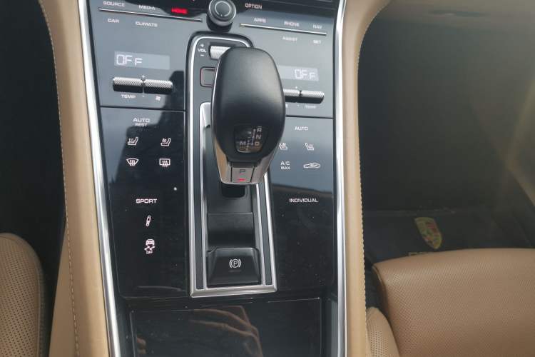 Used Porsche Panamera 2019 Panamera Executive Long Wheelbase 2.9T Gear Lever
