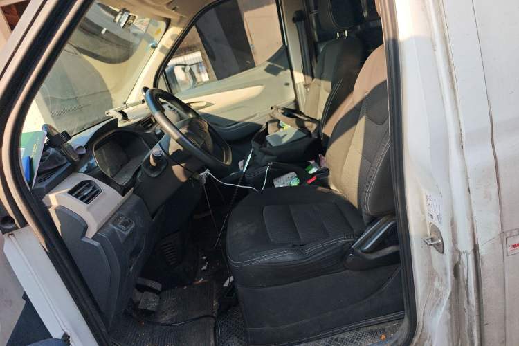 Used SAIC MAXUS EV30 2022 Pure-Electric Smart Logistics Expert with Long Wheelbase Guoxuan