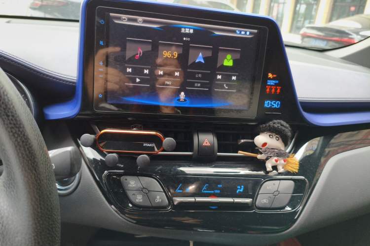 Used Toyota C-HR 2018 2.0L Leading with Sunroof China V Standard Audio And AC Panel