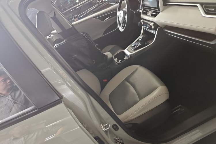 Used Toyota RAV4 2020 2.0L CVT Four-Wheel Drive Prestige Edition
