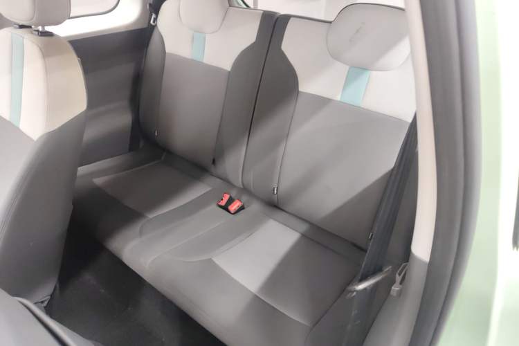 Used CHANGAN NEVO Lumin 2022 155 km – Refreshingly Sweet Edition Left Rear Seat