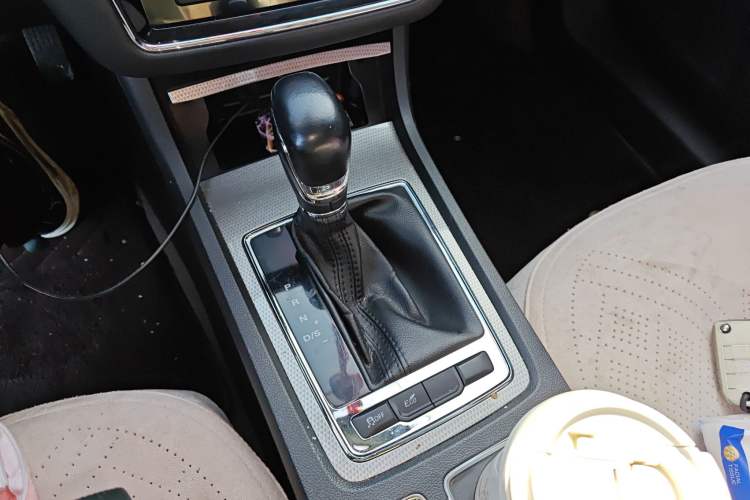 Used Roewe i6 2020 PLUS 1.6L CVT 4G Connected Glory Flagship Edition