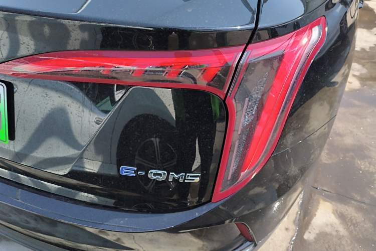 Used Hongqi E-QM5 2021 Online Booking Charging Basic Edition 5 Seats Exterior 3