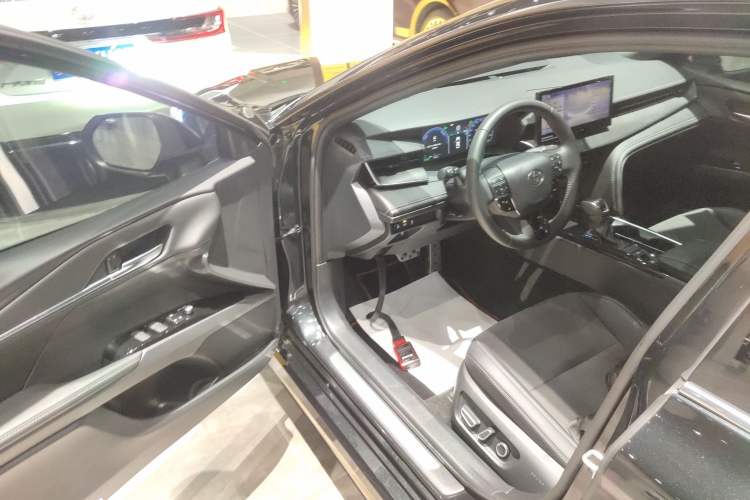 Used Toyota Camry 2024 Dual-Motor 2.0 HXS Sport Plus Edition
