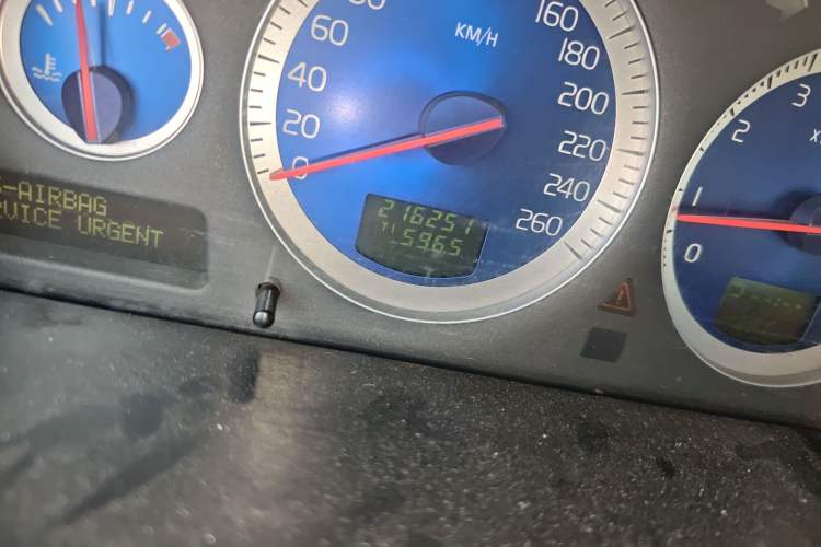 Used Volvo XC90 2012 Revised Version 2.5T Luxury Edition Odometer Close Up