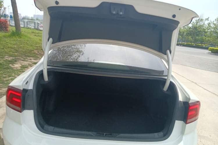 Used Volkswagen Lamando 2018 230TSI DSG Fashion Edition Trunk