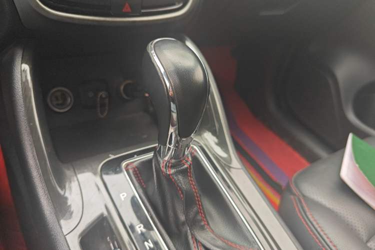 Used CHANGAN CS75 2017 Shangkui Edition 1.5T Automatic Fengxiang Model Gear Lever