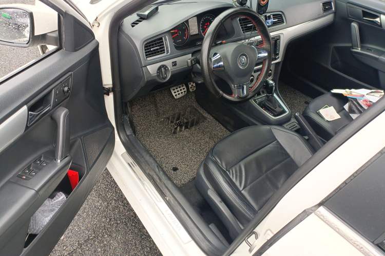 Used Volkswagen Gran Lavida 2013 1.6L Automatic Comfort Model Driver Seat