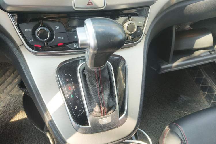 Used Haval H6 2017 Red-Label Sport Edition 1.5T Automatic Two-Wheel Drive Luxury Model Gear Lever