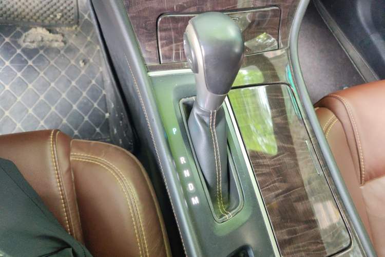 Used Buick LaCrosse 2013 2.4L SIDI Elite Comfort Version Gear Lever