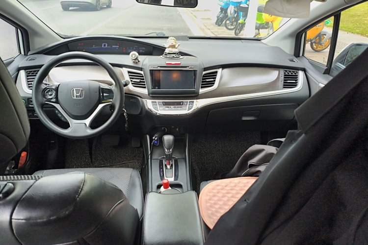 Used Honda Jade 2013 1.8L automatic Comfort version 5 seats Center Console