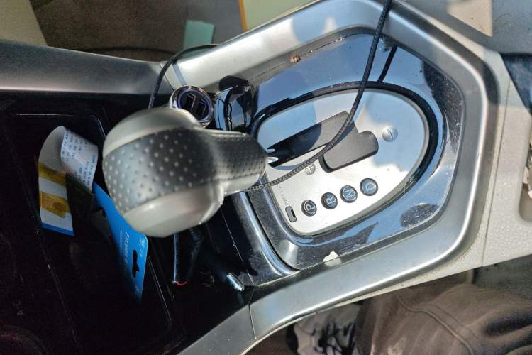 Used Venucia T70 2016 2.0L CVT Smart Choice Edition Gear Lever