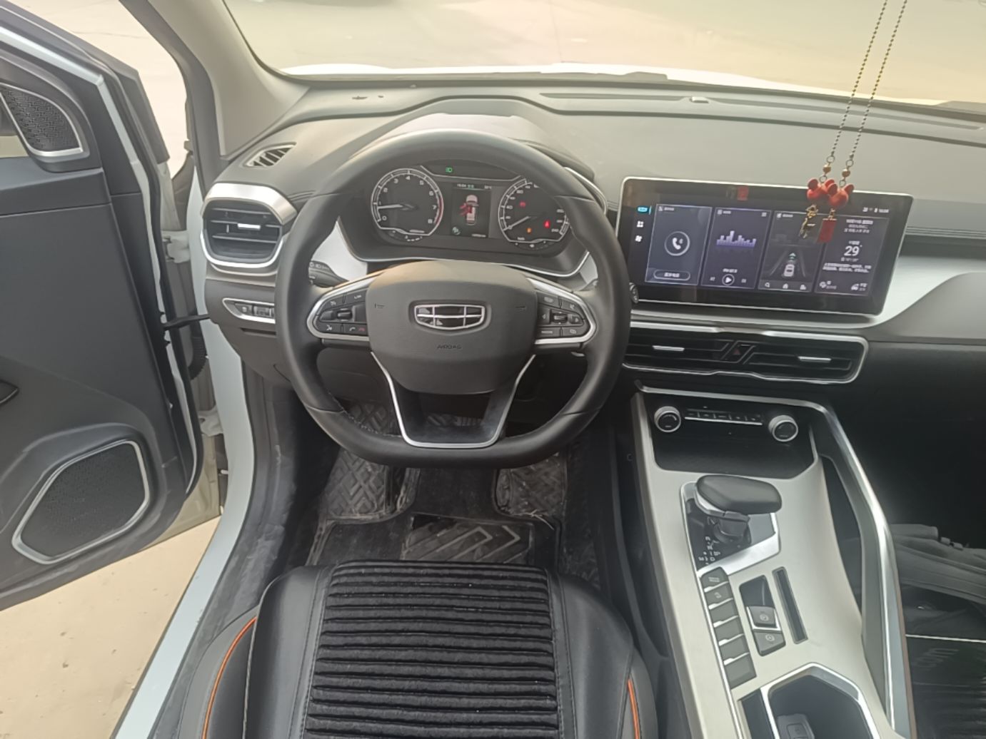 Geely Auto Coolray 2023 1.5T DCT Platinum Edition — снимка 13