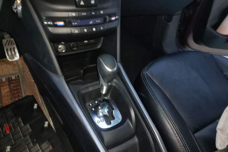 Used Peugeot 2008 2014 1.6L Automatic Fashion Edition Gear Lever
