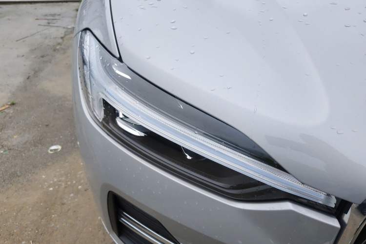 Used Volvo XC60 2025 B5 Four-Wheel Drive Smart & Advanced Luxury Edition Right Front Headlight