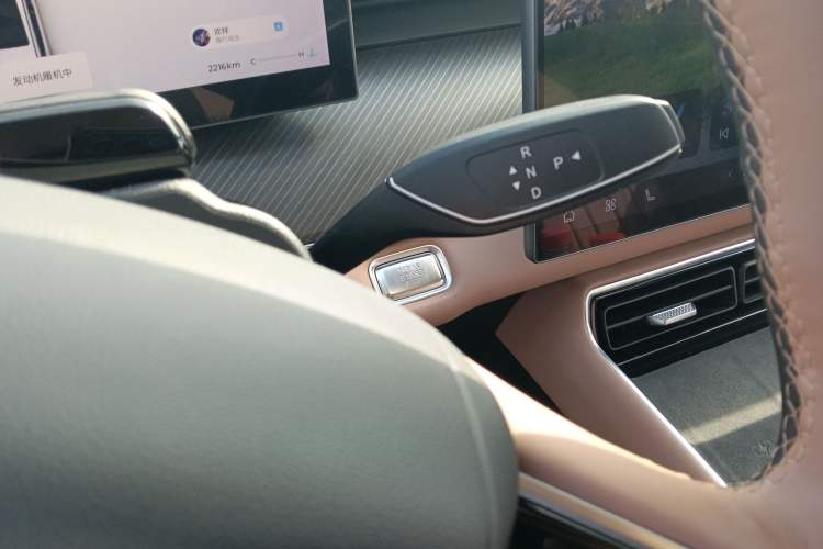 Used Chery Tiggo 8 L 2024 2.0T Two-Wheel Drive Prestige Version 5 Seats
