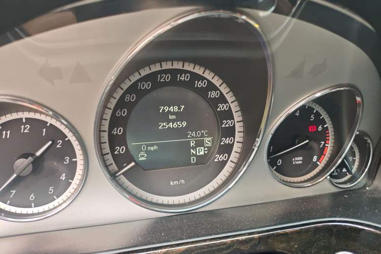 Used Mercedes-Benz E-Class 2010 E 300 L Fashion Model