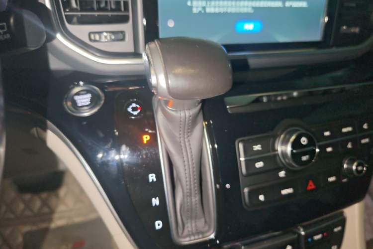 Used GAC Trumpchi M8 2018 320T Luxury Edition Gear Lever