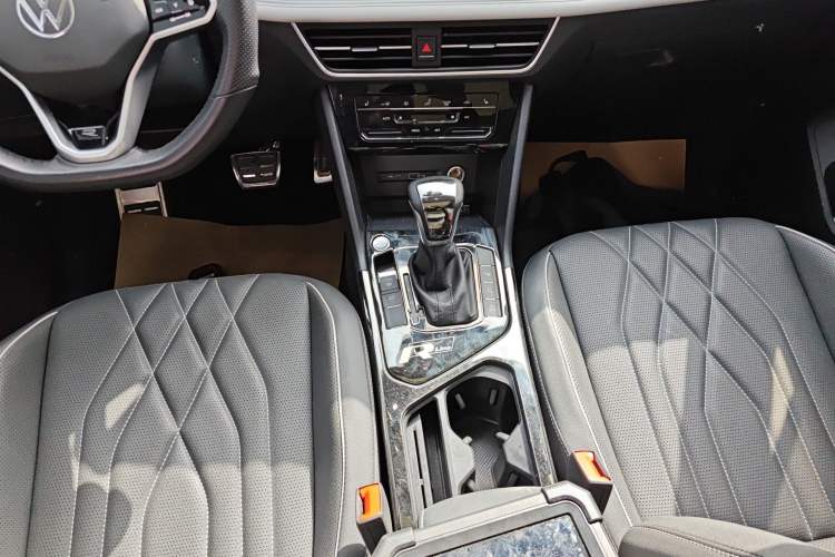 Used Volkswagen Tiguan L 2022 330TSI Automatic Two-Wheel Drive R-Line Enhanced Edition Gear Lever